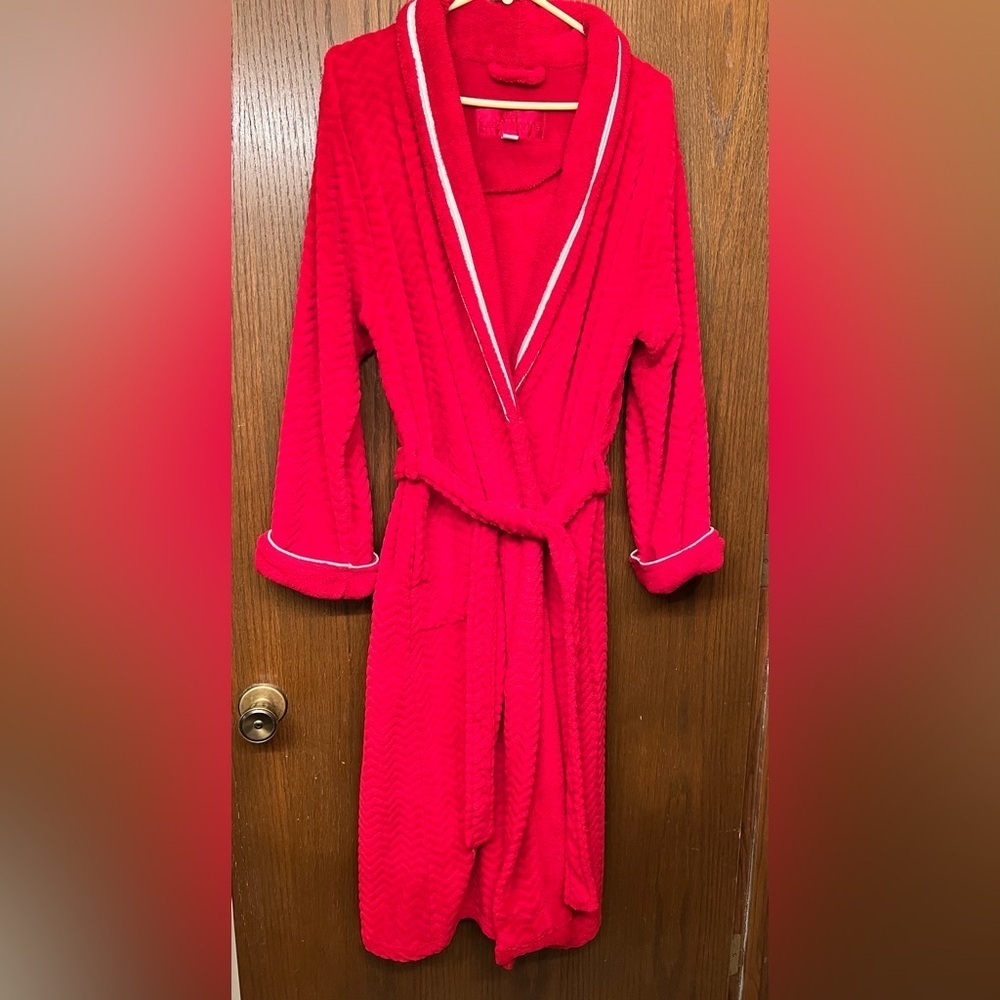 GUC Liz Claiborne Women's Red Fluffy Plush Wrap Around Robe Large